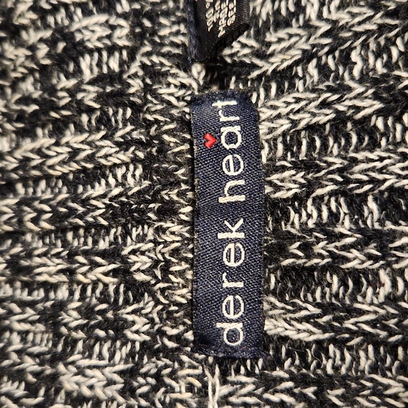 Derek heart sweater size small - Picture 7 of 9